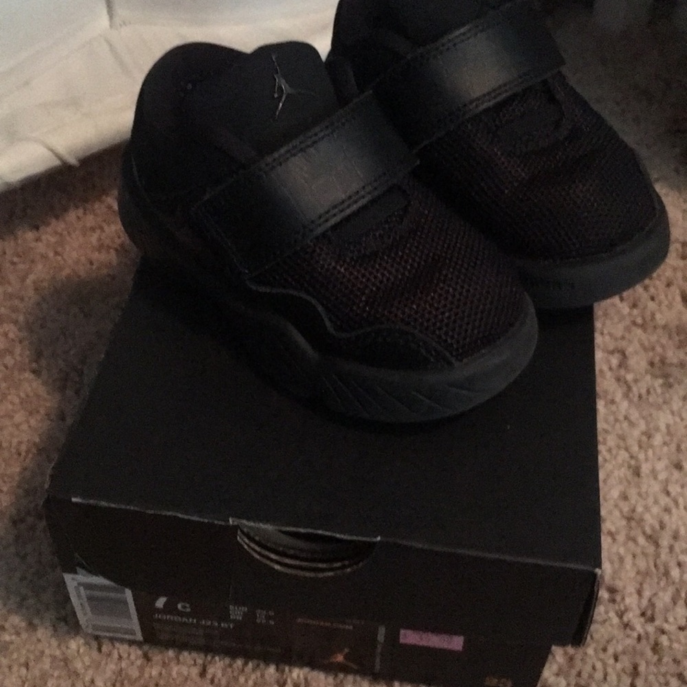 Black 7c shoes